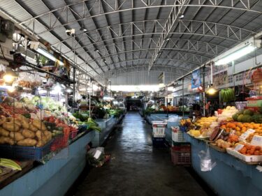 ローカルでこじんまりした「ロンポー市場」は、ジョムティエン自炊勢にありがたい存在