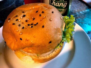 夜、ハンバーガーが恋しくなったら「MAMA BERGER」@ジョムティエン